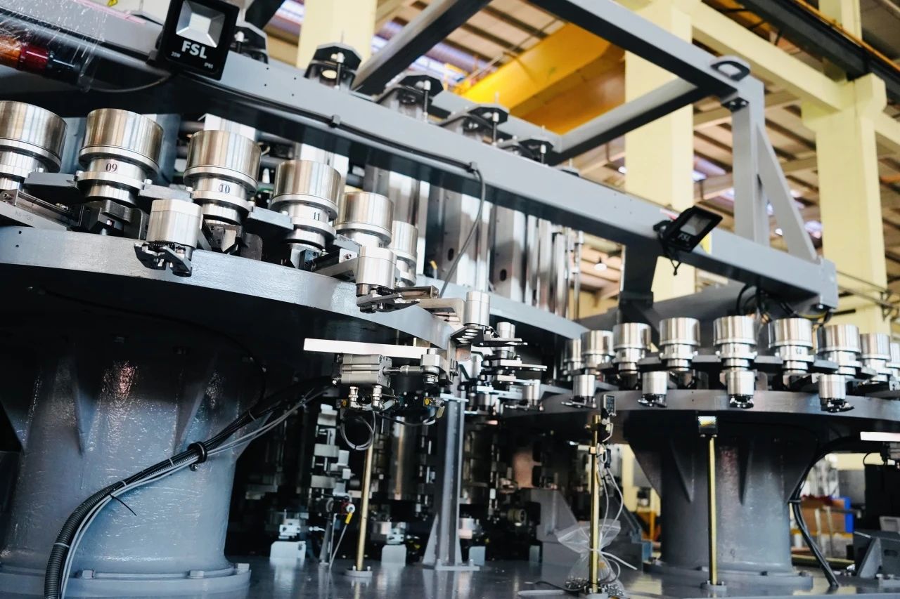 里程碑时刻！拉斯维加斯9888引领亚洲首台自制72000BPH高速吹贴灌旋